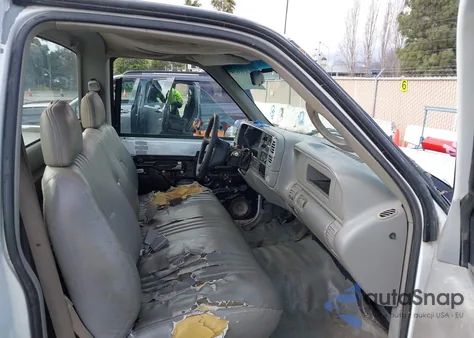 2000 Chevrolet C3500 z USA, uszkodzony, nr VIN 1GCGC34RXYR207034